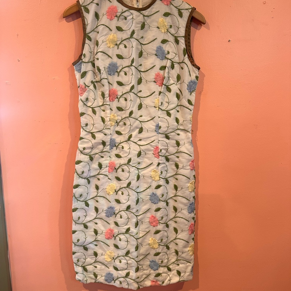 Vintage Floral Embroidered Sleeveless Wiggle Dress